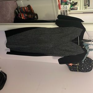 Very pretty and flattering dress